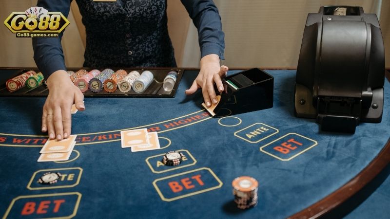 Gấp thếp Baccarat: Ưu điểm, nhược điểm và rủi ro 4 Gấp thếp Baccarat: Ưu điểm, nhược điểm và rủi ro